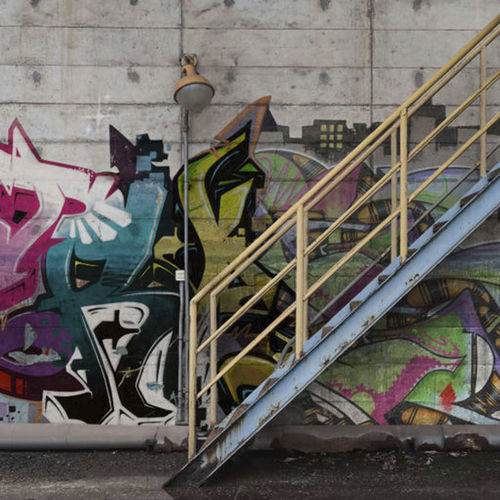Mural Jugar Escalera Graffiti Rebel Walls